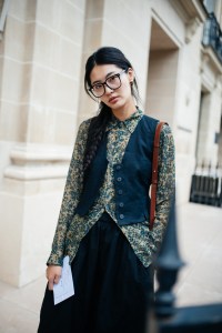 Street style at Paris Couture 2023 Fashion Week.