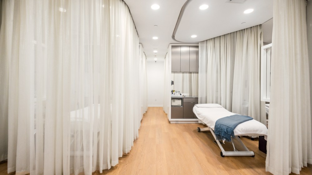 Silver Mirror Facial Bar at Manhattan West