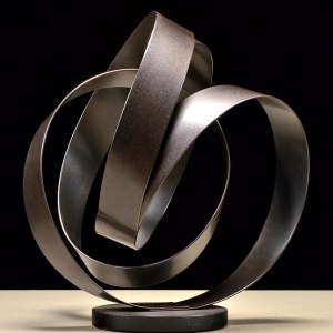 “The sculptures of Damon Hyldreth seem to defy gravity and weight whilst remaining fluid and showing strength.” — Valérie Messika