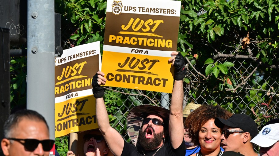 On Monday, Teamsters locals voted an overwhelming 161-1 to endorse the tentative agreement reached with the delivery giant on July 25 and recommend its passage by the full membership.