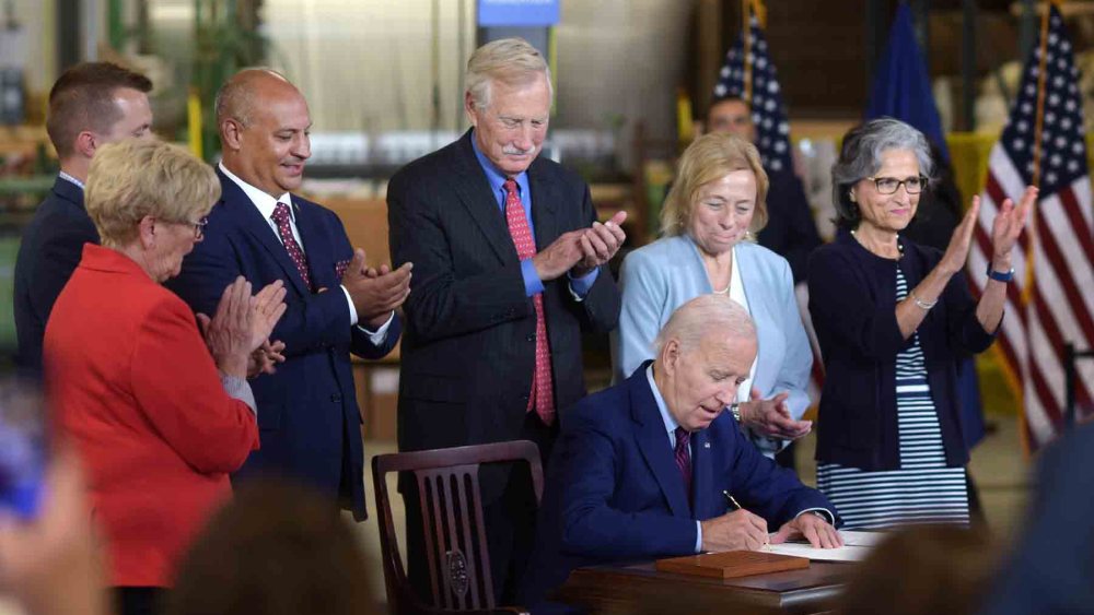 Joe Biden visits Auburn Manufacturing Inc. Auburn, Maine 20230728 C. 2023 by Fred J. Field fredfield.com 207-233-3030