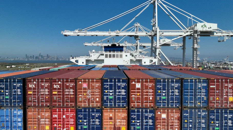 “By waiting a bit longer, shippers will benefit from further reductions in both spot and contract rates in 2024, based on our forecasts,” said Philip Damas, managing director, head of Drewry Supply Chain Advisors.