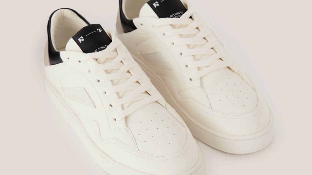 The Court Shoe.
