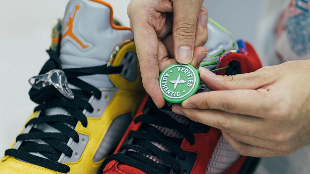The StockX verification tag.