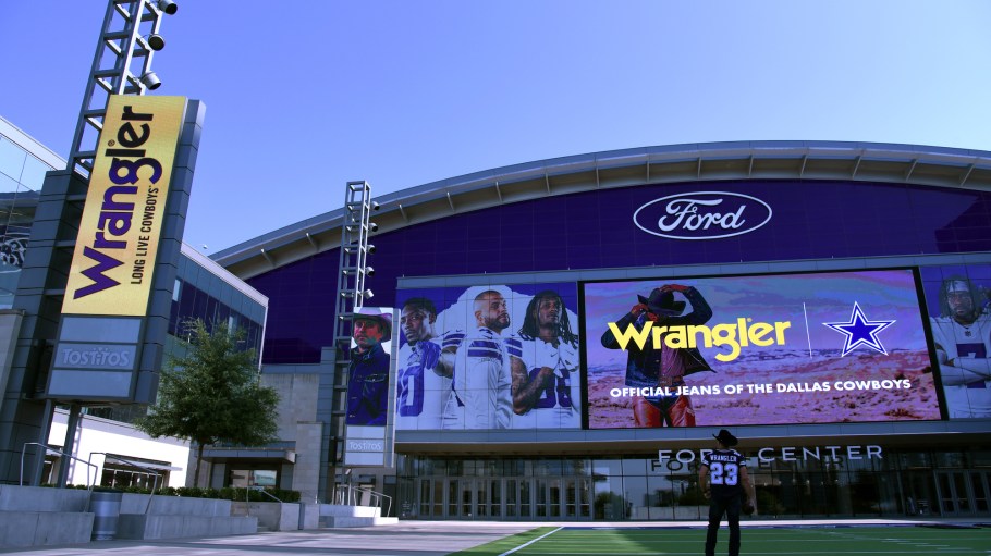 Wrangler is continuing its tradition of dressing Texan cowboys in blue jeans. 