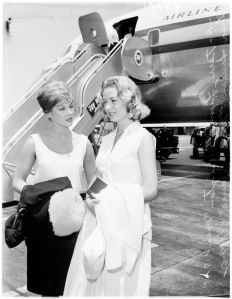 Girls, 9 July 1961. Lisa Simone ('Miss France');Terry Lynn Huntingdon ('Miss USA of 1960'). (Handout).;Supplementary material reads: ' Caption: Lisa Simon 'Miss France' (light dress). Terry Lynn Huntingdon ('Miss U.S.A.')'.. (Photo by Los Angeles Examiner/USC Libraries/Corbis via Getty Images)