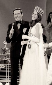 Bob Barker and Amanda Jones (Miss Illinois) during 1973 Miss USA Pageant at Broadway Theater in New York City, New York, United States. (Photo by Ron Galella/Ron Galella Collection via Getty Images)