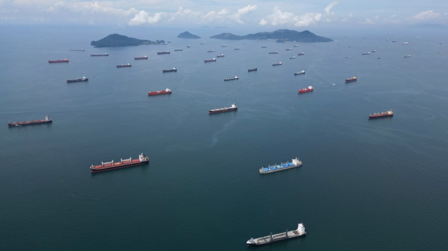 As of Monday morning, there are 122 vessels in queue at the Panama Canal, up from 108 at both waterway entrances as of Sept. 5, but down from the 135 ships awaiting as of Aug. 29, according to the Panama Canal Authority (ACP).
