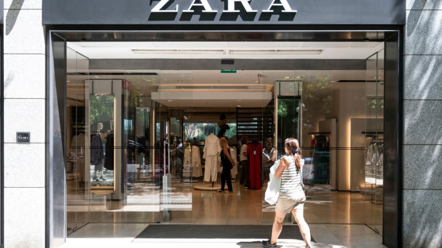 Dueling fashion chains Zara and H&M reported sales updates that suggest the Inditex-owned brand's doing better than its fast-fashion rival.