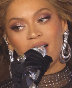 Beyoncé performing in Washington D.C. on August 6, 2023.