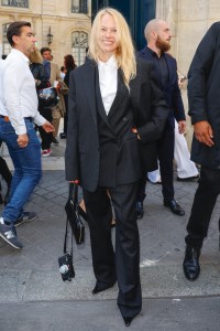 Sep 27 2023NON EXCLUSIVEPamela Anderson cuts a stylish figure as she attends The Row runway show at Paris Fashion Week.Paris, FranceⒸBabak RachpootBYLINE MUST READ: RACHPOOT.COM