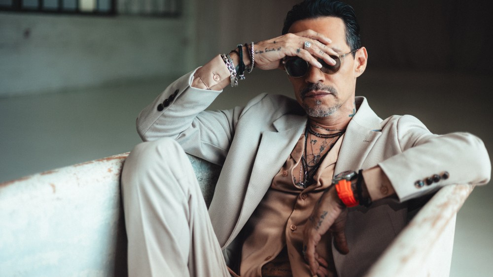 Marc Anthony wearing the Maquina's Men's style.