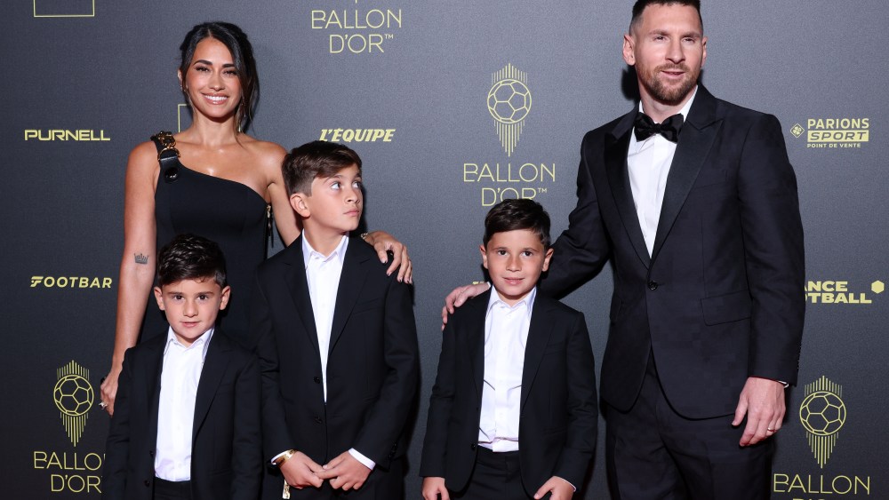 PARIS, FRANCE - OCTOBER 30: Antonela Roccuzzo and Lionel Messi with sons Thiago Messi, Mateo Messi Roccuzzo and Ciro Messi Roccuzz attend the 67th Ballon D'Or Photocall at Theatre Du Chatelet on October 30, 2023 in Paris, France. (Photo by Pascal Le Segretain/Getty Images)
