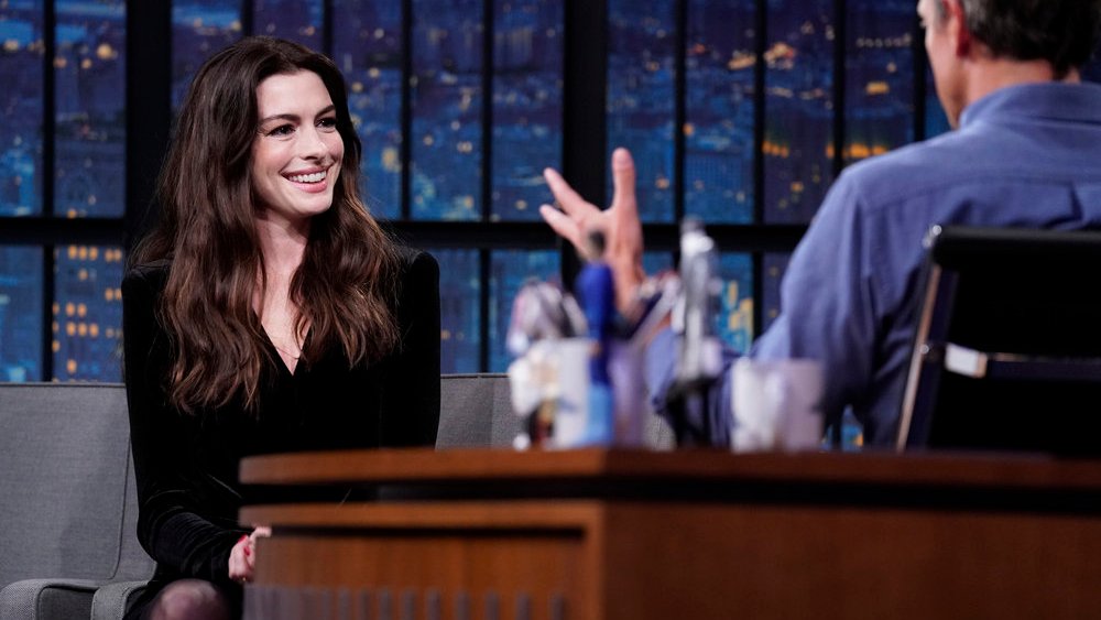 Anne Hathaway, Seth Meyers, She Came to Me, Alexandre Vauthier dress