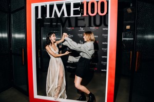 Rachel Zegler and Maya Hawke
