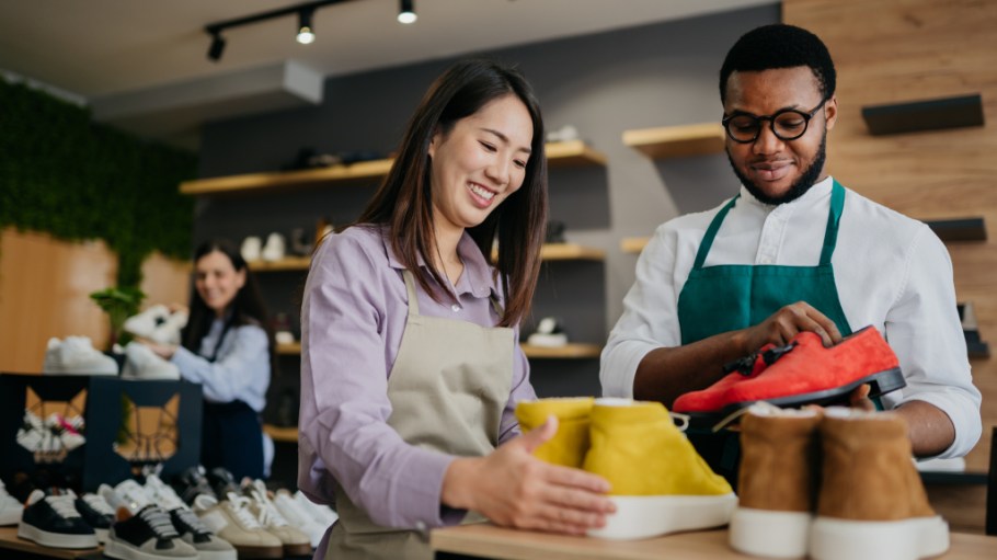 The US labor market was hot in September, adding 336,000 to nonfarm payrolls that saw retail trade hiring 19,700 and transportation 9,000.
