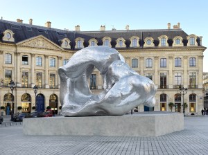 Urs Fischer's Wave on Place Vendôme - photog Stefan Altenburger