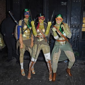 Rihanna, New York, Teenage Mutant Ninja Turtles, Halloween Party, Celebrity Halloween Costumes, Halloween Costumes Inspiration, Halloween Costumes Ideas,