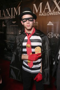 Nick Jonas, hamburglar, mc donalds, Halloween Party, Celebrity Halloween Costumes, Halloween Costumes Inspiration, Halloween Costumes Ideas,
