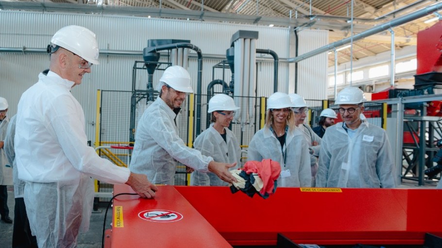 Roland Lescure, French Minister of Industry (left) accompanied by Emmanuel Ladent, CEO Carbios (far right) and representatives of Carbios partner brands (On, Salomon and Puma), inaugurates the textile preparation line for biorecycling.