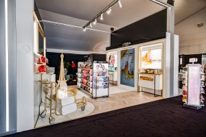 A L'Oréal Paris in travel retail