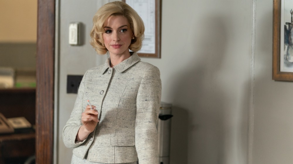 Courrèges Anne Hathaway Eileen