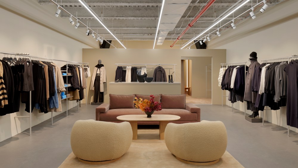 Cos in Williamsburg