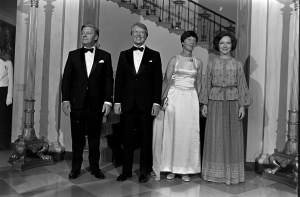 (L-R) Helmut Schmidt, Jimmy Carter, Loki Schmidt, and Rosalynn Carter attend a state dinner at the White House in Washington, D.C., on July 13, 1977.