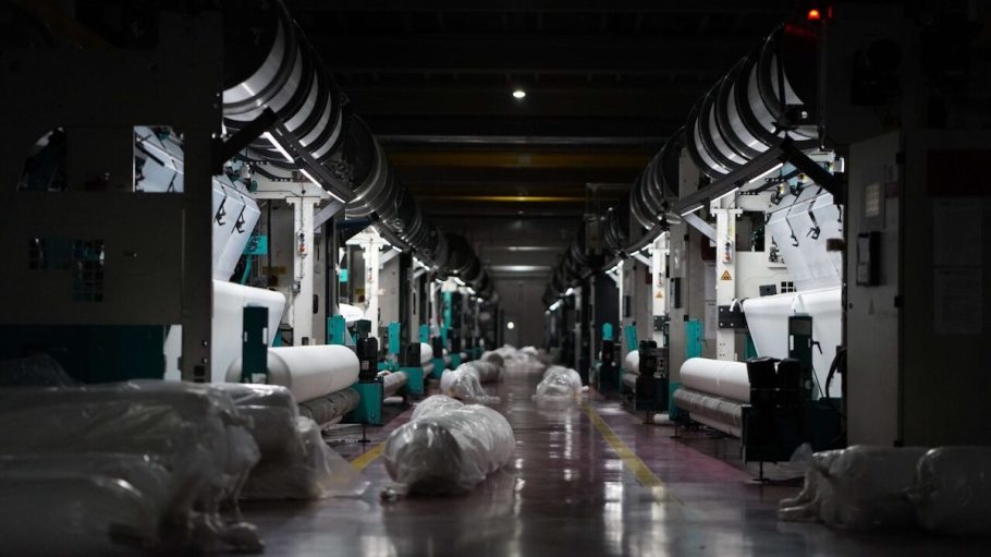 At the forefront of this digital revolution is KM.ON's Digital Production Management (DPM), a groundbreaking software solution tailored specifically for the warp knitting sector.