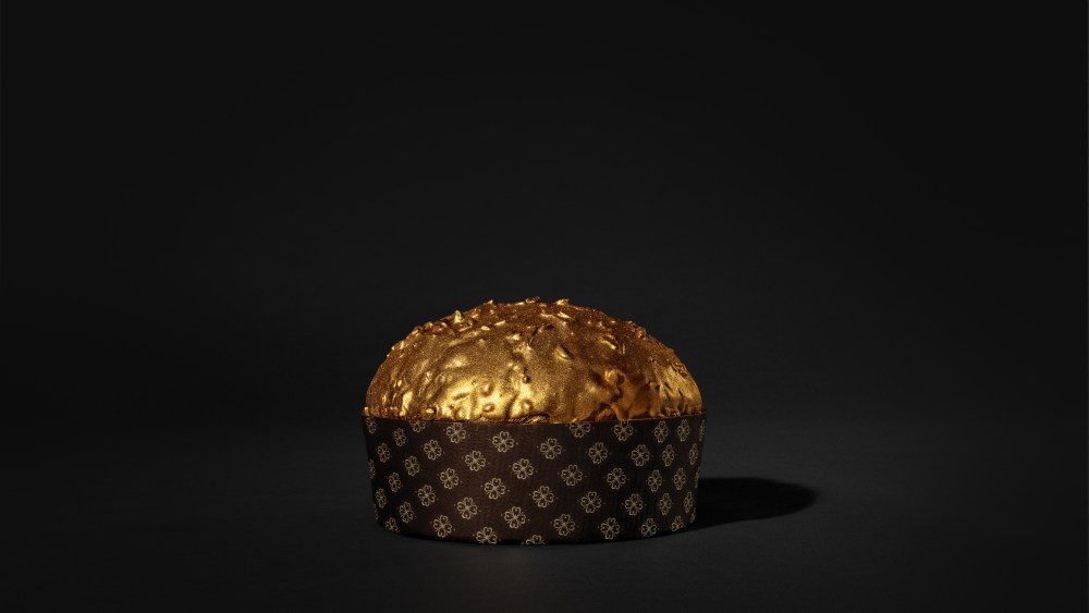 "Il panettone d'oro" by Moschino x Martesana