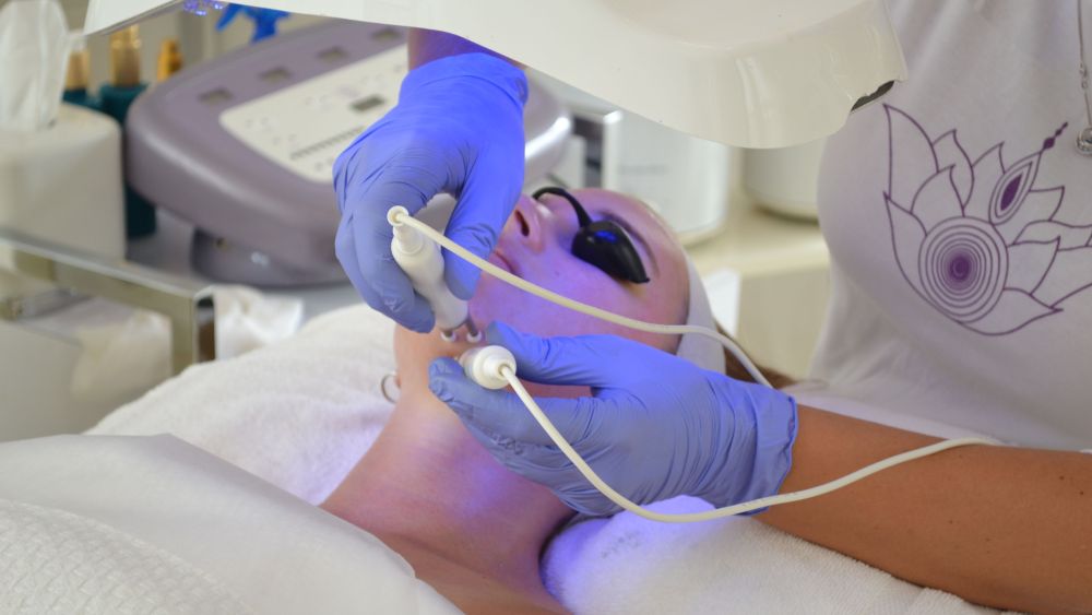 Tracie Martyn Red Carpet Facial featuring the Resculptor device.