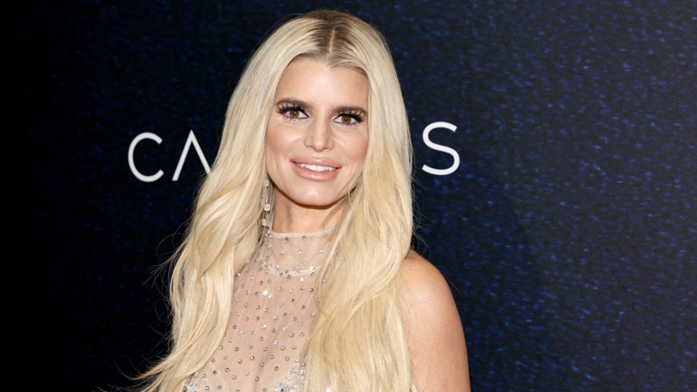 jessica simpson, jessica simpson children, jessica simpson icon award, jessica simpson fnaa, fnaa, fnaa 2023, footwear news achievement awards