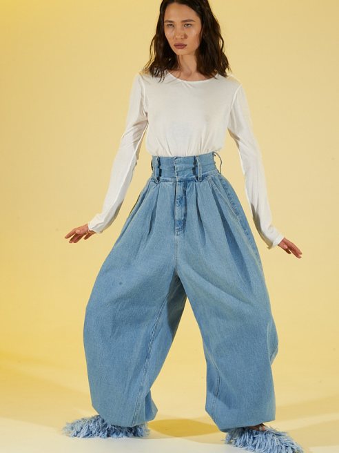A new fit by Kseniaschnaider pays homage to the brand’s Ukrainian roots.