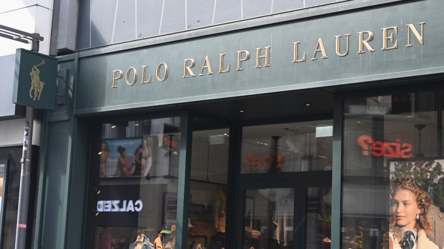09 April 2023, North Rhine-Westphalia, Cologne: Logo, lettering on a branch of the us fashion chain Polo by Ralph Lauren.