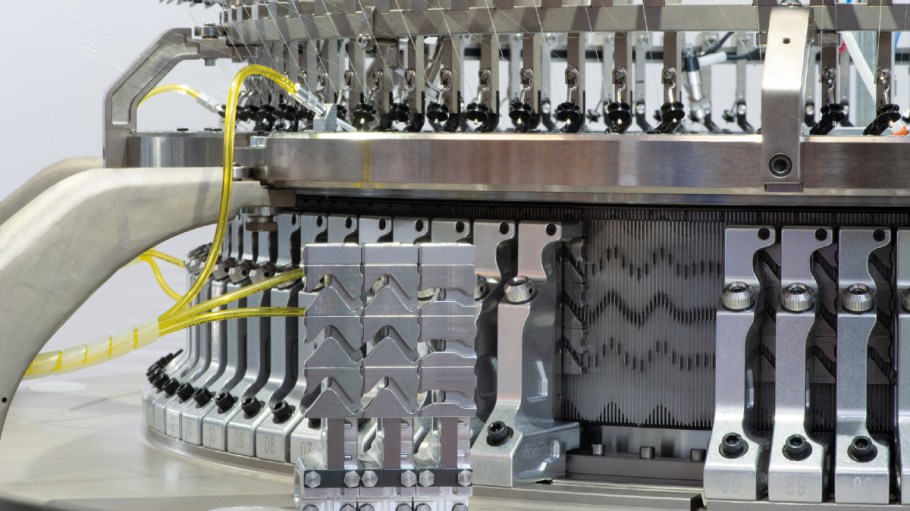 A Santoni large-diameter knitting machine.