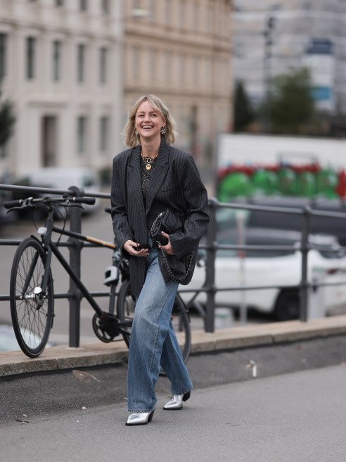 Online Searches for Straight and Wide-Leg Jeans Rising