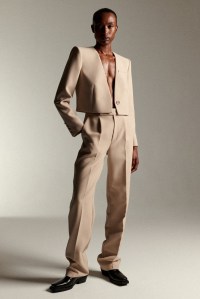 Roland Mouret Pre-Fall 2024Roland Mouret Pre-Fall 2024