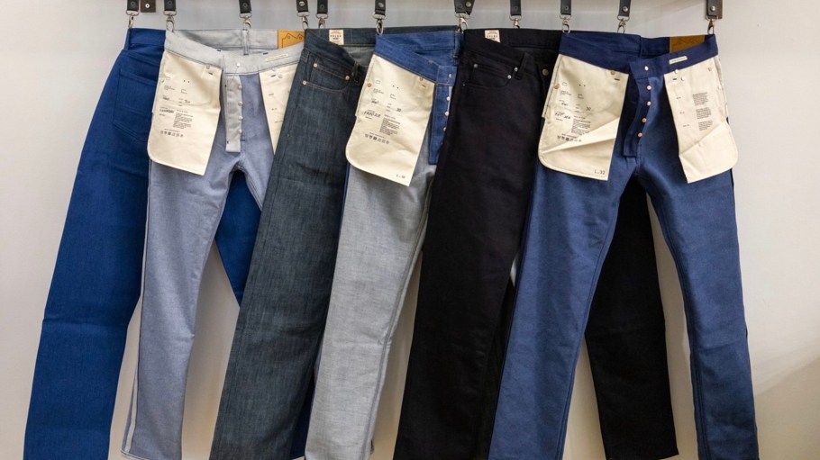 London-based atelier Blackhorse Lane and Spanish denim manufacturer Evlox unveiled their new E-Capsule collection, a rigid jean collection made with six different sustainable fabrics.