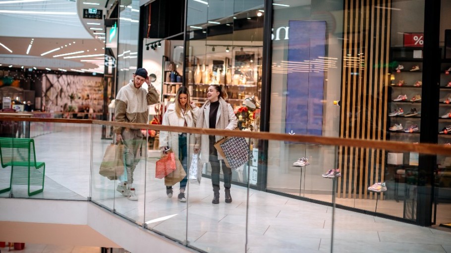 ICSC research shows the opening of physical stores boosts online sales.