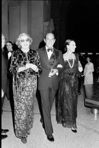 (L-R, front row) Nancy "Slim" Keith, Oscar de la Renta, and Francoise de Langlade attend a party at the Metropolitan Museum of Art in New York City on December 12, 1977.