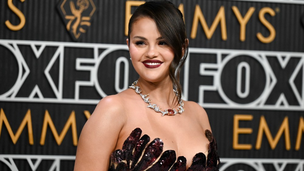 Selena Gomez, emmys 2024, emmy awards, red carpet, oscar de la renta