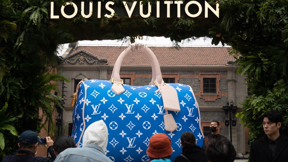 China Shanghai Louis Vuitton Display
