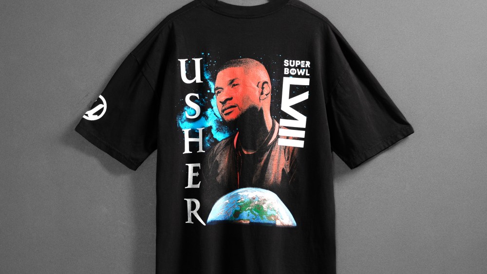 A Mitchell & Ness Usher T-shirt.