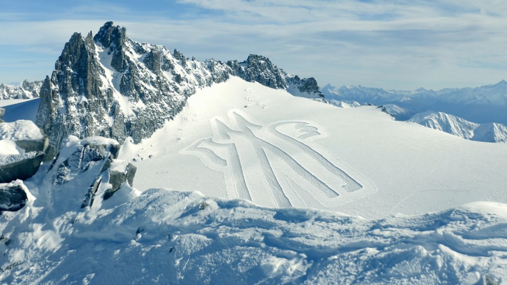 A Moncler Grenoble-logo bearing mountaintop.