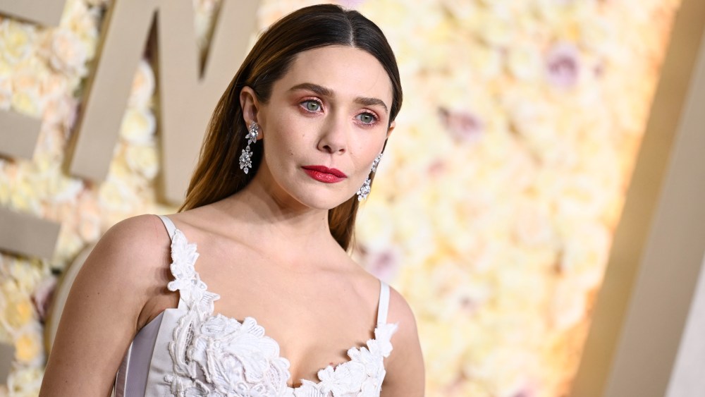 Elizabeth Olsen, golden globe, red carpet, awards,