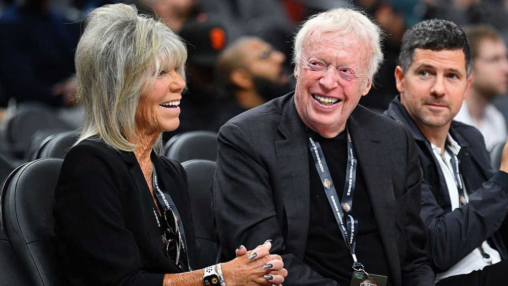 Penny Knight, Phil Knight, Nike