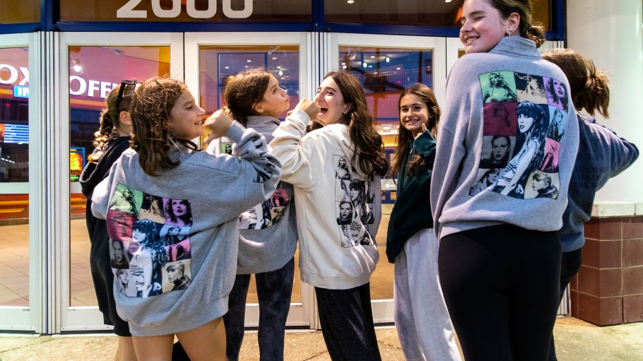 Fans are searching for Taylor Swift, Morgan Wallen and Drake merchandise.