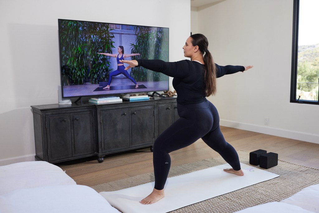 The Best Products to Improve Your Posture, From a Bra Taylor Swift Wore to Pilates