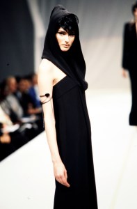 A model walks in the Claude Montana Spring 1998 Ready to Wear Runway Show on October 16, 1997, in Paris, France.
