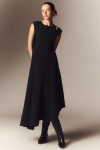 Lafayette 148 Fall 2024 Ready-to-Wear Collection at New York Fashion Week